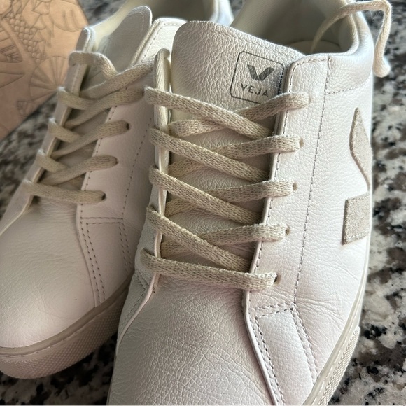 Veja Kids White/ Cream Sneaker Sz 7 - Picture 4 of 12